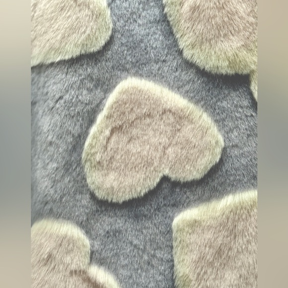 Dear Drew by Drew Barrymore - Grey/Lilac Faux Fur Hearts Jacket - Size L - Picture 5 of 7